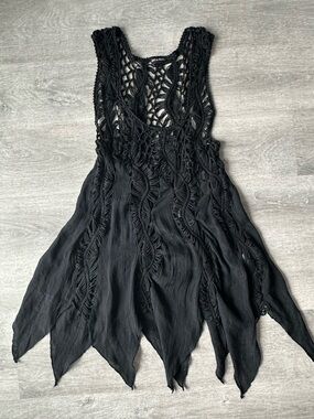 Love & Liberty Black Crochet Fairycore Whimsigoth Top Sharkbite Hem